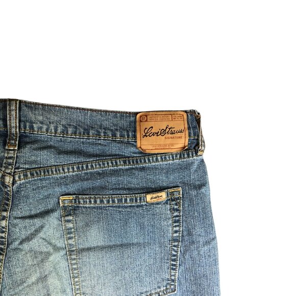 Levi Strauss Jeans Bootcut Spandex Stretch Light Blue Denim Womens 16 Short - Picture 8 of 11